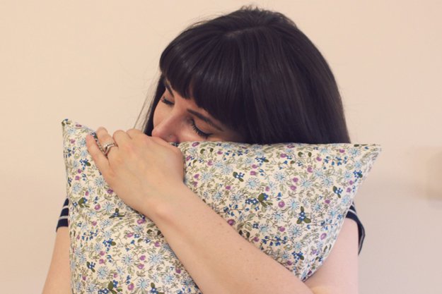 Homemade Throw Pillow Projects for Teens | https://diyprojects.com/fat-quarter-throw-pillow/