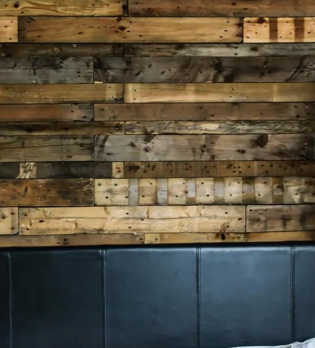 Easy Wood Pallet Wall Display | https://diyprojects.com/how-to-build-a-wood-pallet-wall/