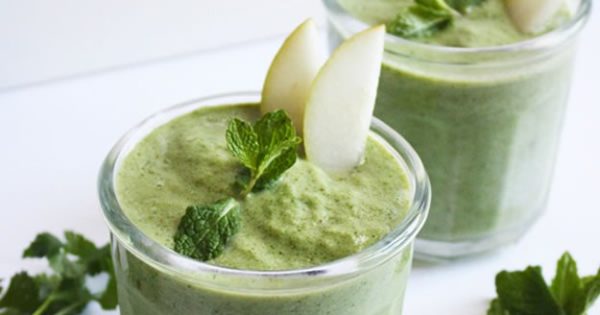 How to Make Pear and Herb Smoothie |