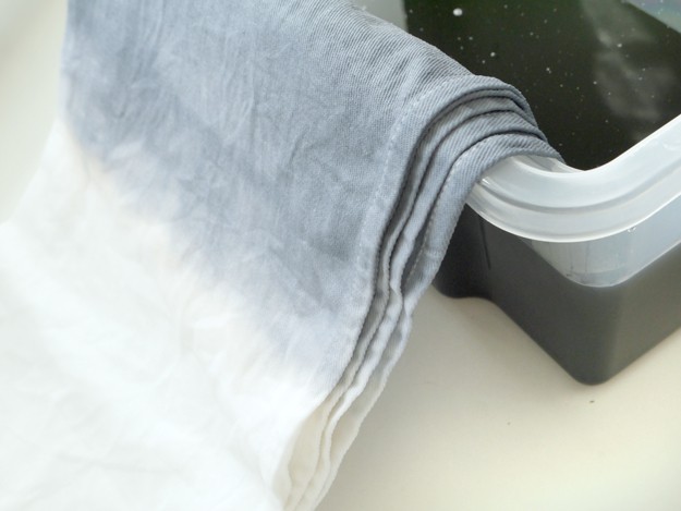 Ombre Towel Desgin Inspiration | https://diyprojects.com/ombre-dip-dye-tea-towels/