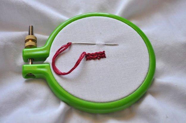 نحوه صلیب دوخت را بررسی کنید |  بخیه های گلدوزی DIY در https://diyprojects.com/cross-stitch-embroidery-stitches/