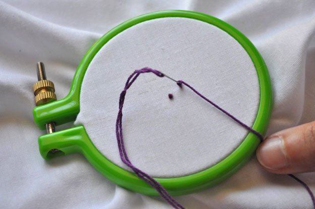 بررسی نحوه انجام گره فرانسوی |  دوخت گلدوزی در https://diyprojects.com/french-knot-embroidery-stitches/