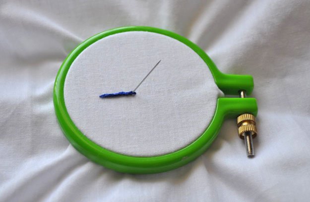 نحوه انجام دوخت اسپلیت را بررسی کنید |  بخیه های گلدوزی DIY در https://diyprojects.com/split-stitch-embroidery-stitches/