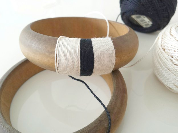 Yarn Wrapped Bracelet Tutorials | https://diyprojects.comhow-to-make-yarn-wrapped-diy-bracelet/