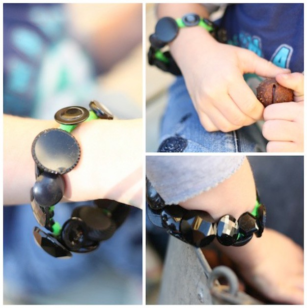 Button Bracelet | Cool DIY Crafts to Make with Pipe Cleaners