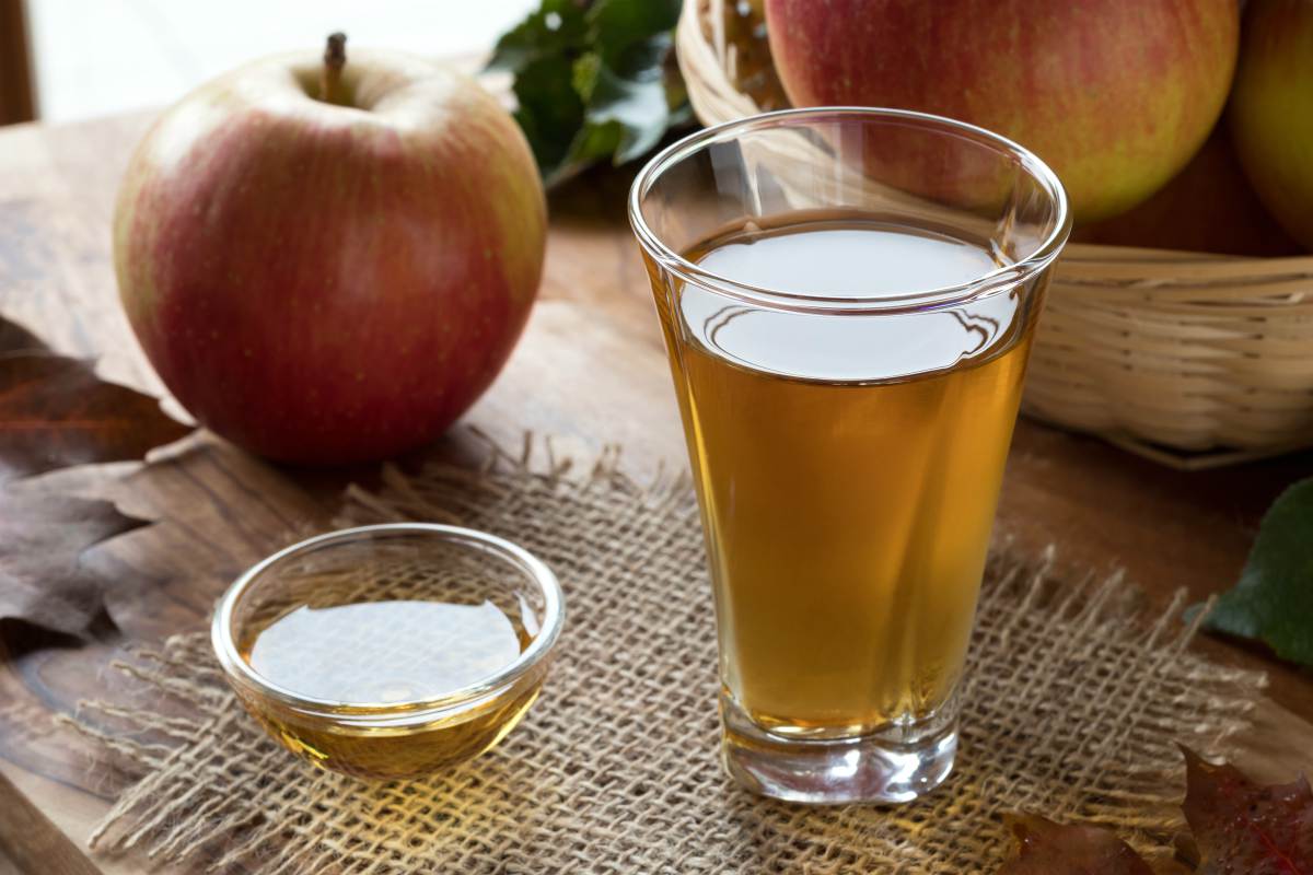 Fresh apple and vinegar juice | How To Detox Your Body: Detoxifying Tips, Tricks, And Recipes