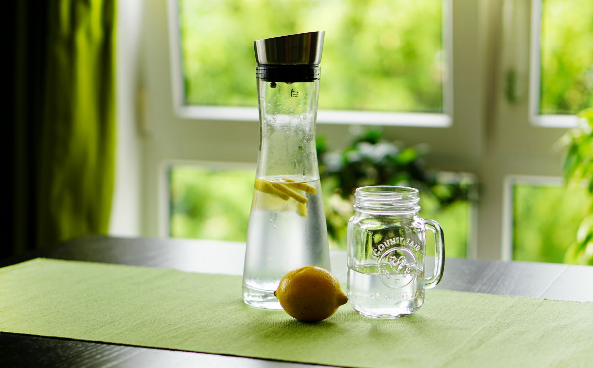 Lemon juice | How To Detox Your Body: Detoxifying Tips, Tricks, And Recipes 