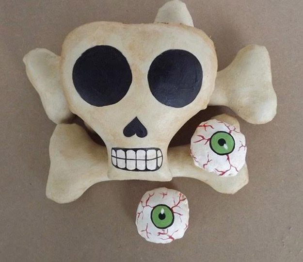 Water down the skull and bones | DIY Halloween Skull And Bones For Decorations