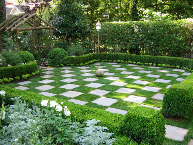 heckerboard Pavers and Creeping Thyme|7 Nifty DIY Paving Projects For Every Garden