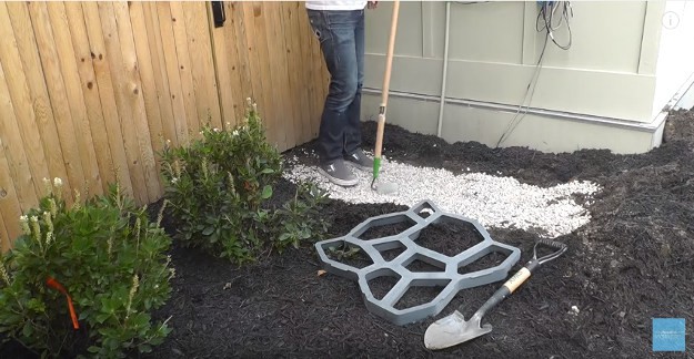 DIY Concrete Walkway DIY Projects Craft Ideas & How To’s for Home Decor
