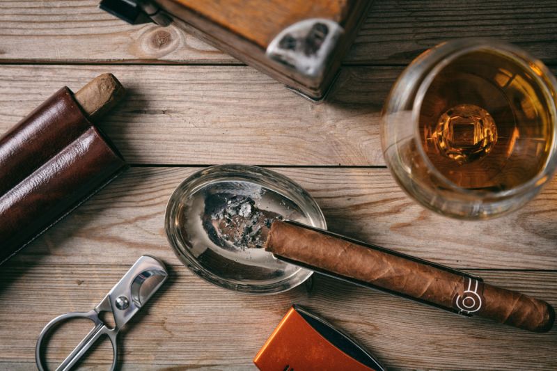 Fathers Day Gift Ideas | cigar and cognac