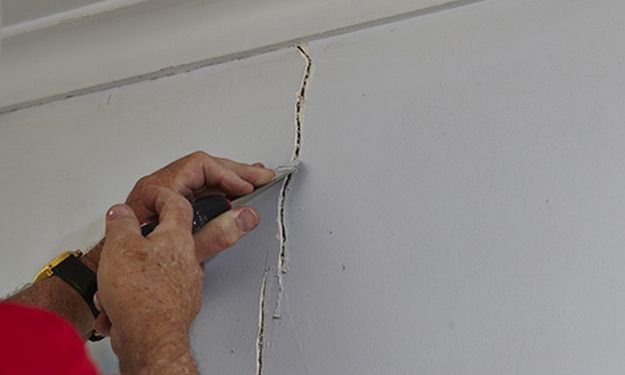 Repair-Cracks-in-Plaster-Walls.jpg (625×375)