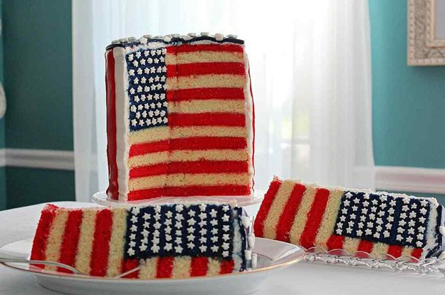 Patriotic Cake | Ultimate Summer Backyard BBQ Ideas 