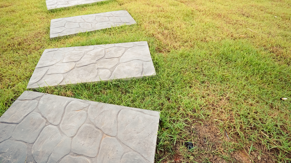 How to Create a Concrete Stepping Stones for Your Yard DIY Projects