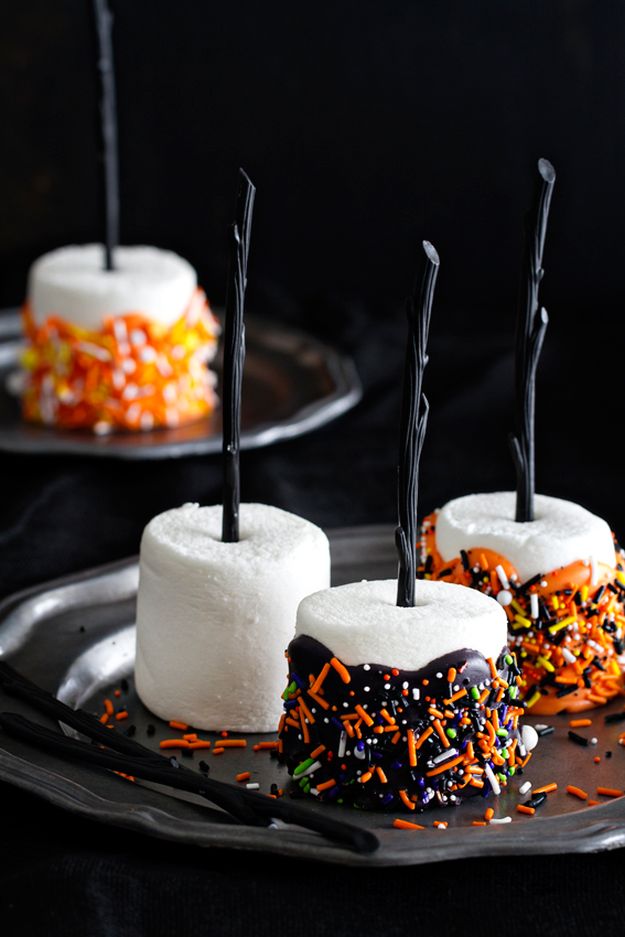Fun and Spooky Halloween Party Food Ideas | Halloween Marshmallow Pops