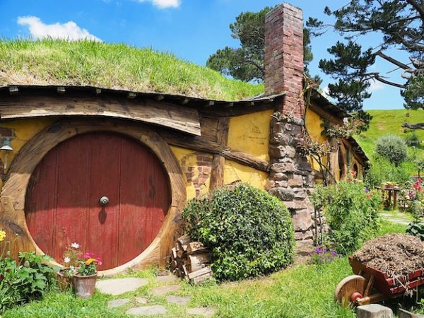 Fun DIY Projects For Everyone: Basic Guide on Building Your Own Hobbit ...