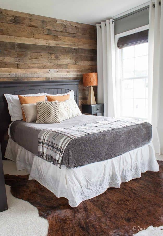 Wood Wall | 31 Super Cool DIY Reclaimed Wood Projects