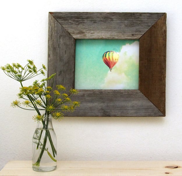 Wooden Frame | 31 Super Cool DIY Reclaimed Wood Projects