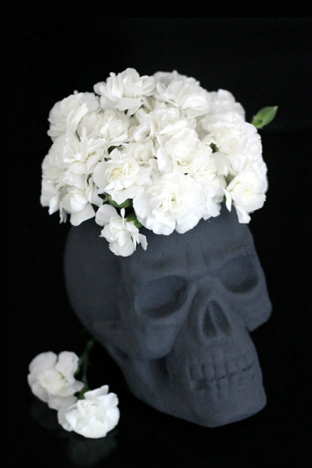 Skull Vase | Breathtakingly Easy-to-Make DIY Halloween Decorations