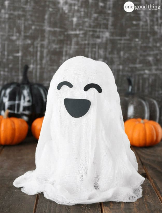  Cheesecloth Ghosts | Breathtakingly Easy-to-Make DIY Halloween Decorations