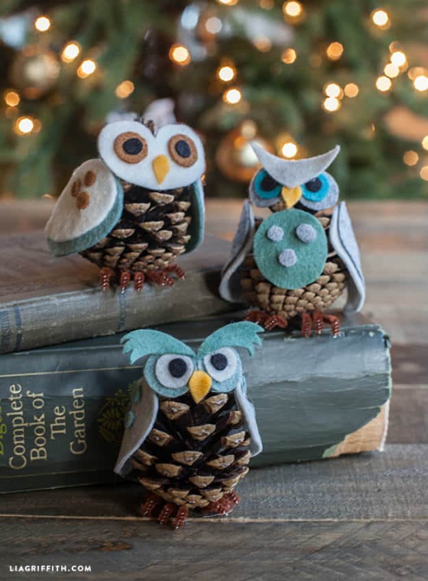 Felt & Pinecone DIY Owl Ornaments | Spectacularly Easy DIY Ornaments for Your Christmas Tree