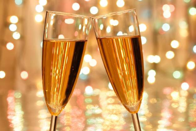 New Year’s Eve Champagne Cocktail | New Year’s Eve Party Ideas to Start the Year off Right