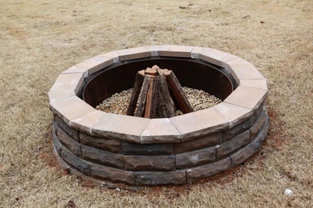 15 DIY Outdoor Fireplace Ideas to Combat the Winter Chill