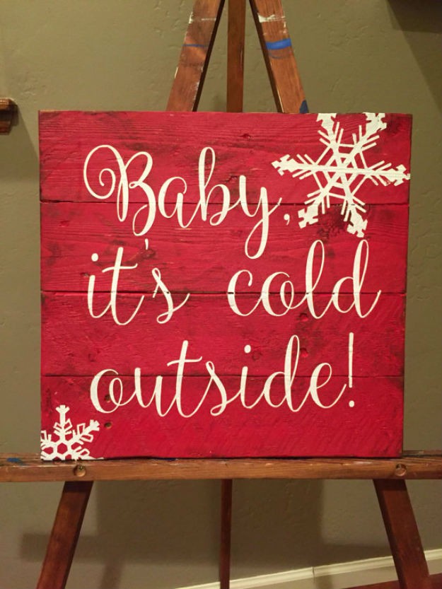 Reclaimed Wood Sign | Awesome Wood Crafts to Beautify Your Home This Winter