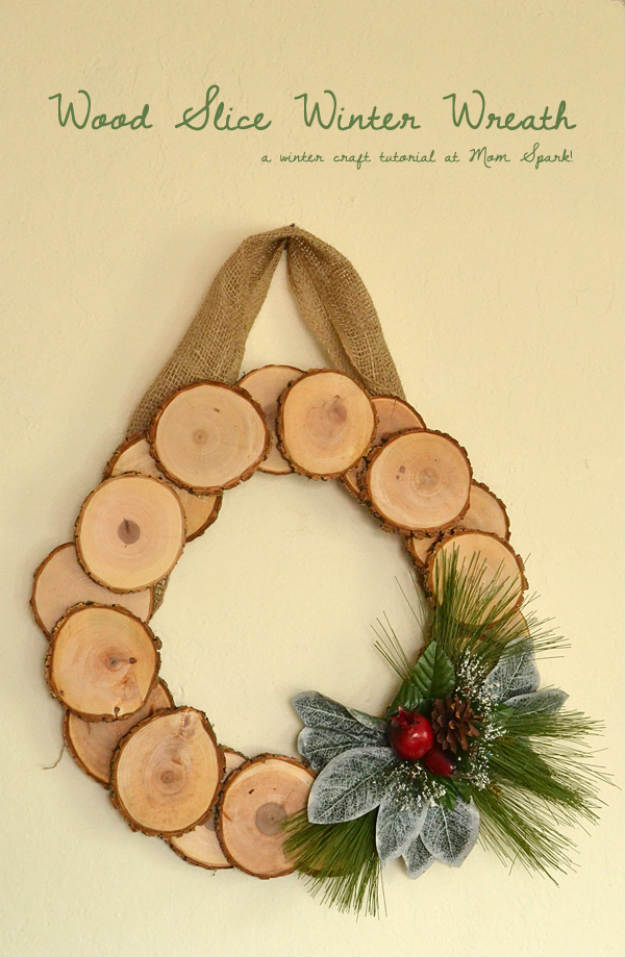 Wood Slice Winter Wreath | Awesome Wood Crafts to Beautify Your Home This Winter