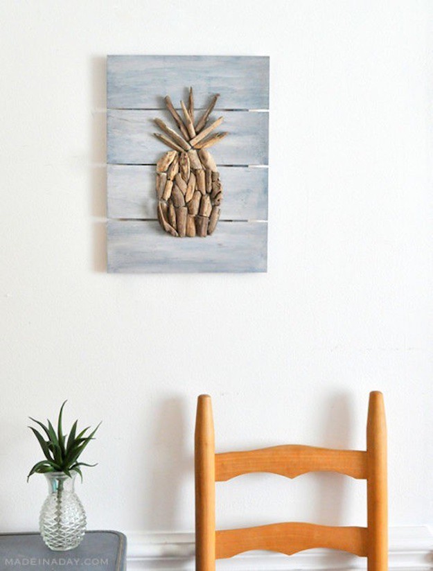 Driftwood Pineapple Pallet Wall Art | Creative Wood Wall Art Ideas You Can Do On Weekends