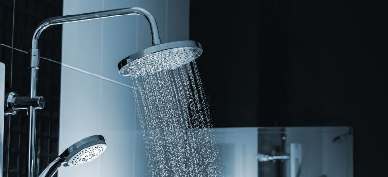 dicht-wasser-fließend-dusche-bad-innen |  Wartung des Elektroofens