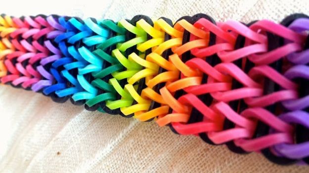 Colorful Loom Bracelet | Insanely Easy DIY Projects For Beginners