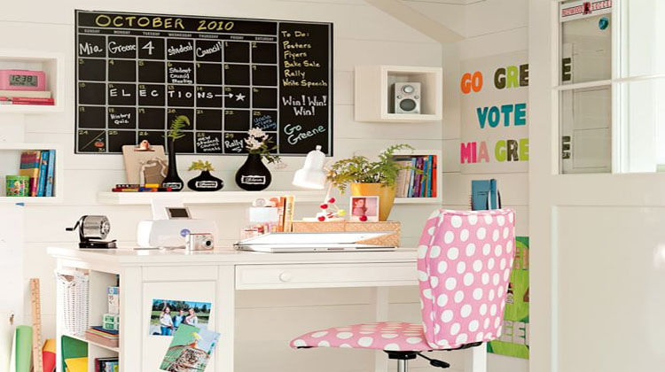Make This DIY Chalkboard Wall Calendar To Stay Focus