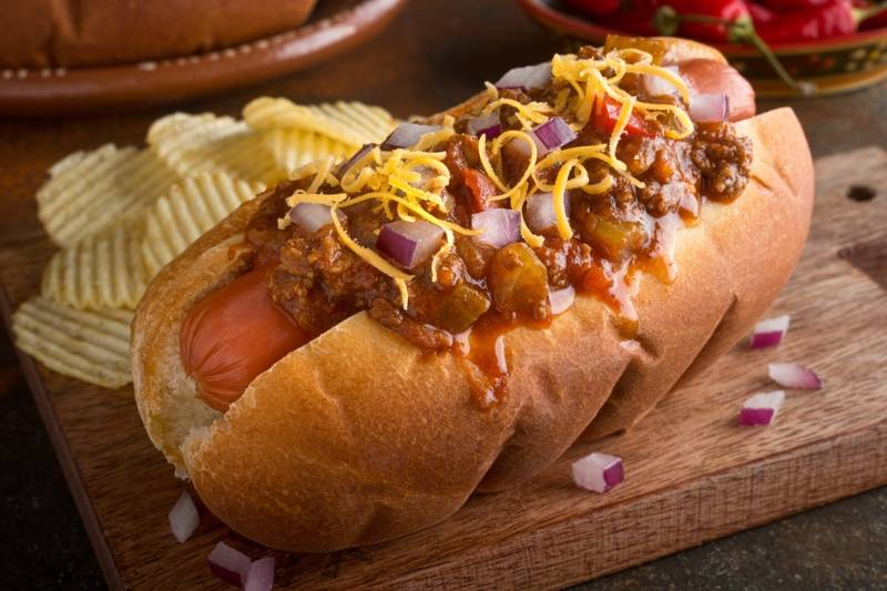delicious-home-made-chili-hot-dog | super bowl finger food ideas