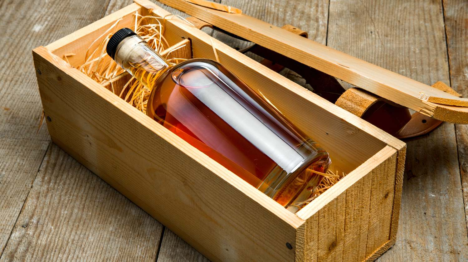 Bottle of liquor aged fine craft whiskey bourbon rum tequila gift package shipping | Super Cool Reclaimed Wood Craft Ideas And DIY Projects | Featured
