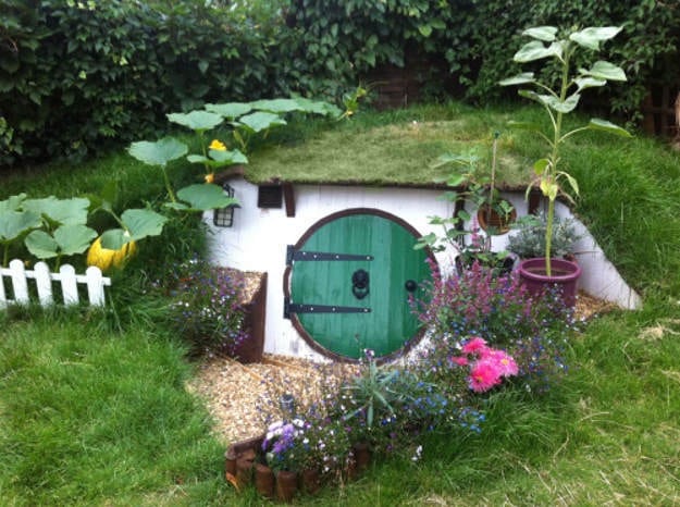 Basic Guide For Building Your Own Hobbit House | DIY Outdoor Projects | The Ultimate List