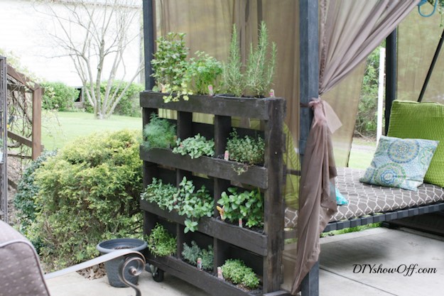 Free-Standing Herb Garden | Creative DIY Pallet Planter Ideas for Spring