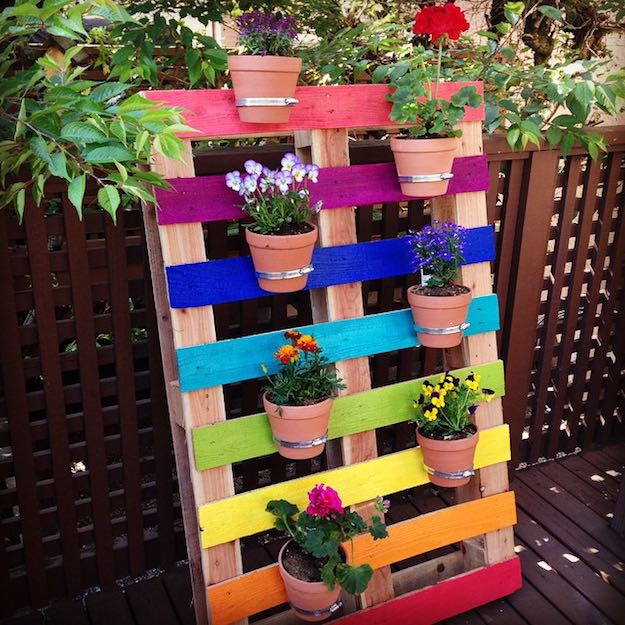 Rainbow Pallet Planter | Creative DIY Pallet Planter Ideas for Spring