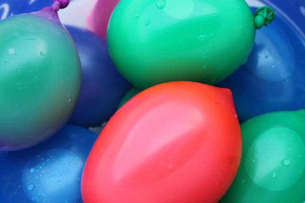 Water Bombs | DIY Beach Party Ideas For Your Beach-Themed Celebration