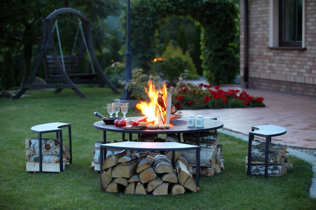 Check out Simple Mini Fire Pit Ideas Perfect For Your Small Yard at https://diyprojects.com/mini-fire-pit-ideas-simple/
