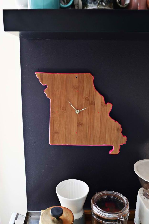Cutting Board Clocks | Easy Crafts To Make And Sell