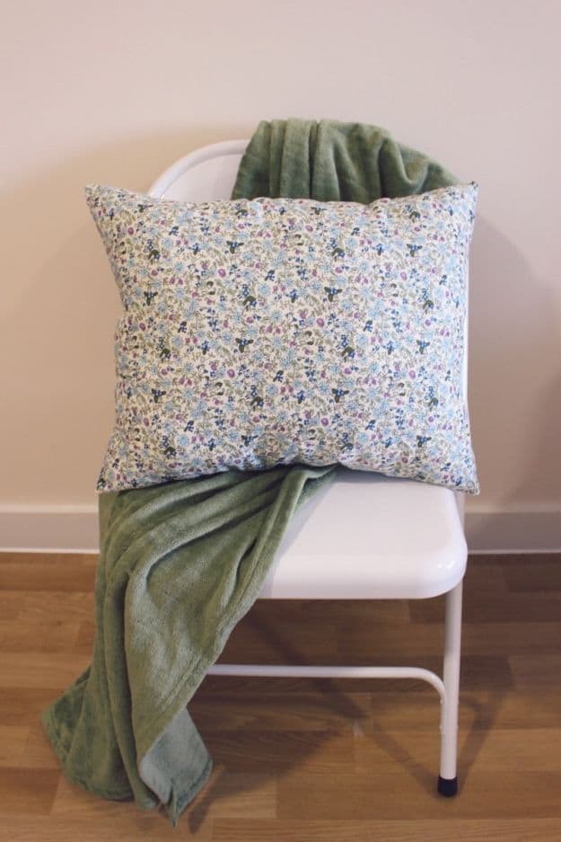 Fat Quarter Pillow | Easy Crafts To Make And Sell
