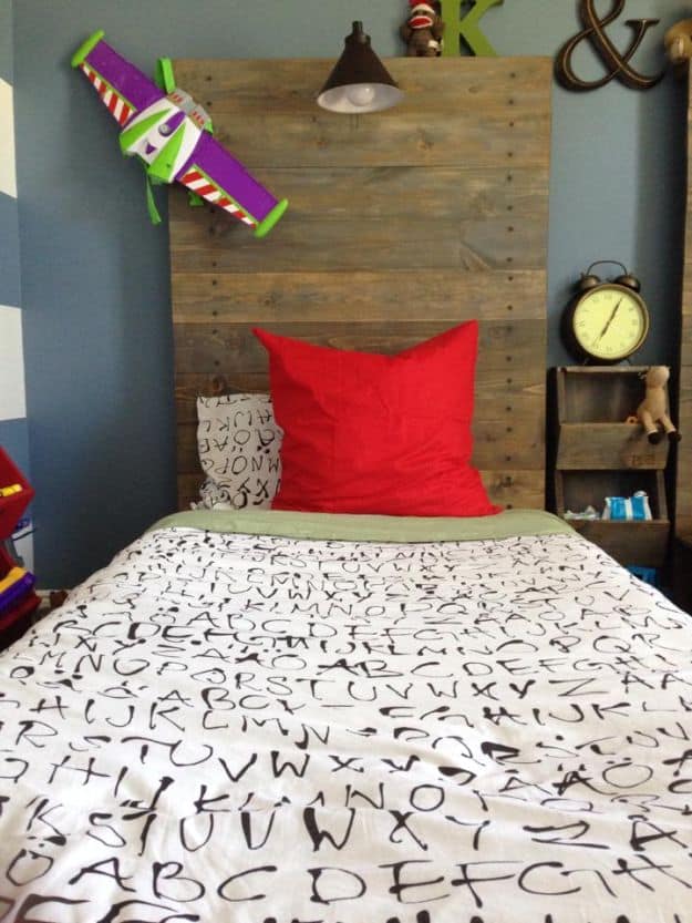 17 Easy To Build DIY Platform Beds Perfect For Any Home