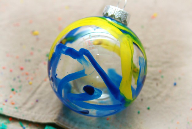 Melted Crayon DIY Christmas Ornaments | Easy DIY Christmas Ornaments For A Personalized Tree Decor