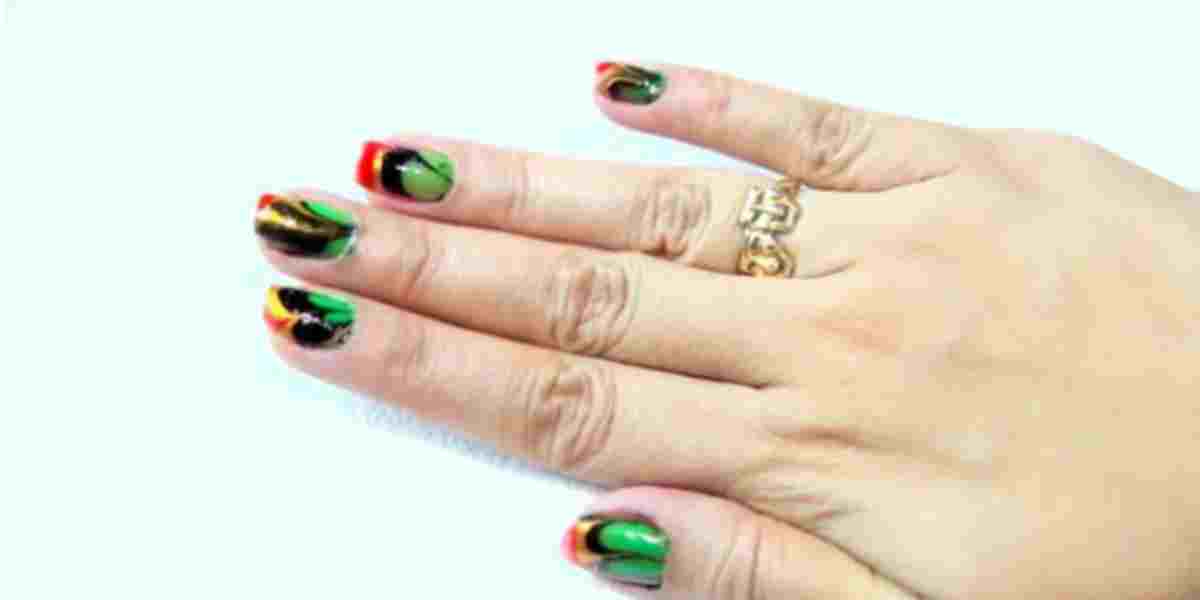nail art on womans finger | Projects For Teenagers | 39 Cool DIY Crafts For Teens | projects for teenage students