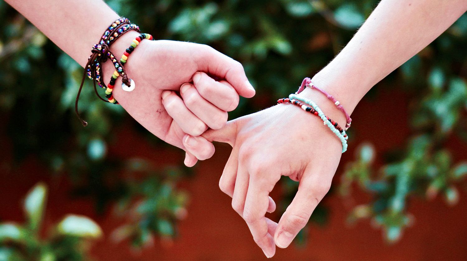 Feature | DIY friendship bracelet | Cool DIY Bracelets