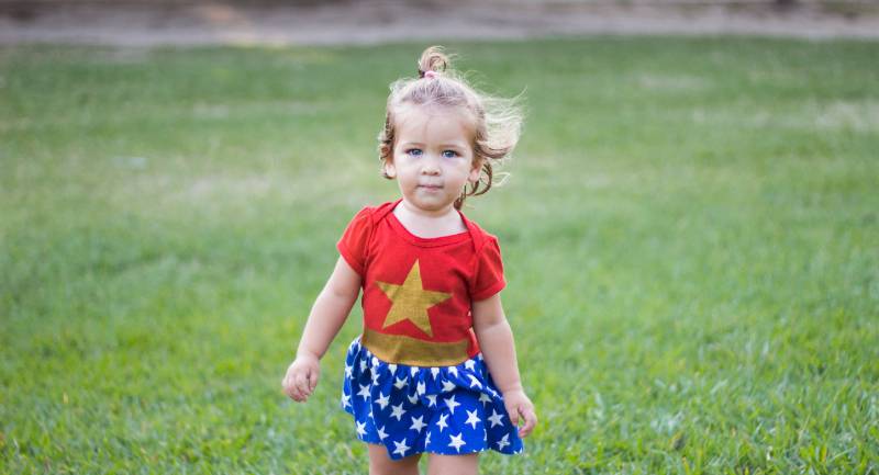 CVEWeDNsJP4 Mädchen trägt Wunderfrau Kostüm | Superheldenkostüm für Kinder
