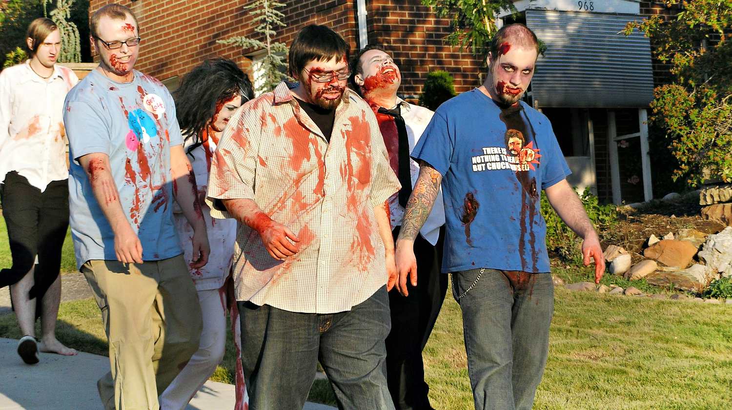 Zombie costume parade | Clever DIY Halloween Costumes For Adults | cute Halloween costumes | Halloween costume ideas | Featured