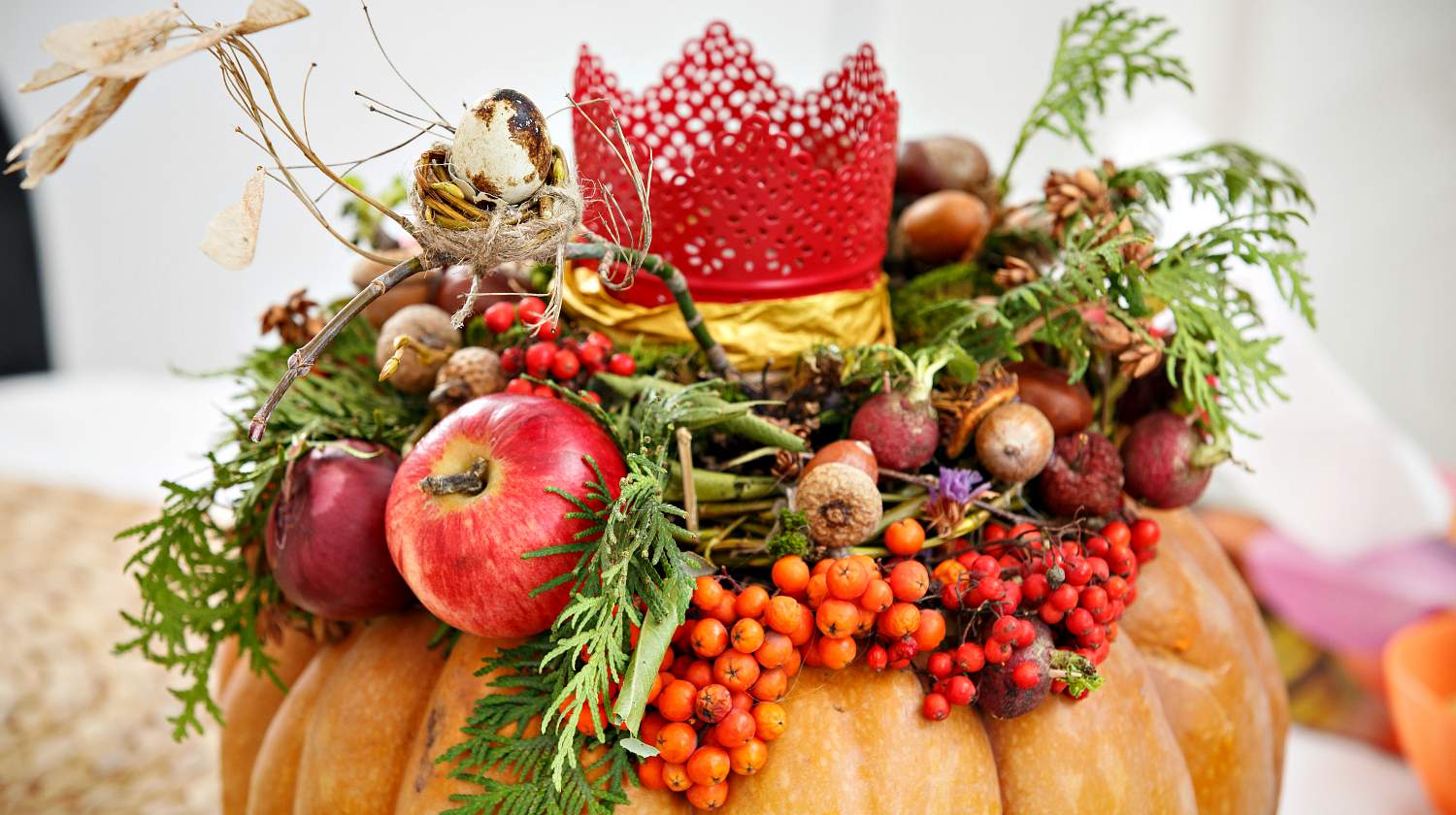 Featured | Autumn background of pumpkins, vegetables and fruits | Amazingly #Falltastic Thanksgiving Crafts For Adults