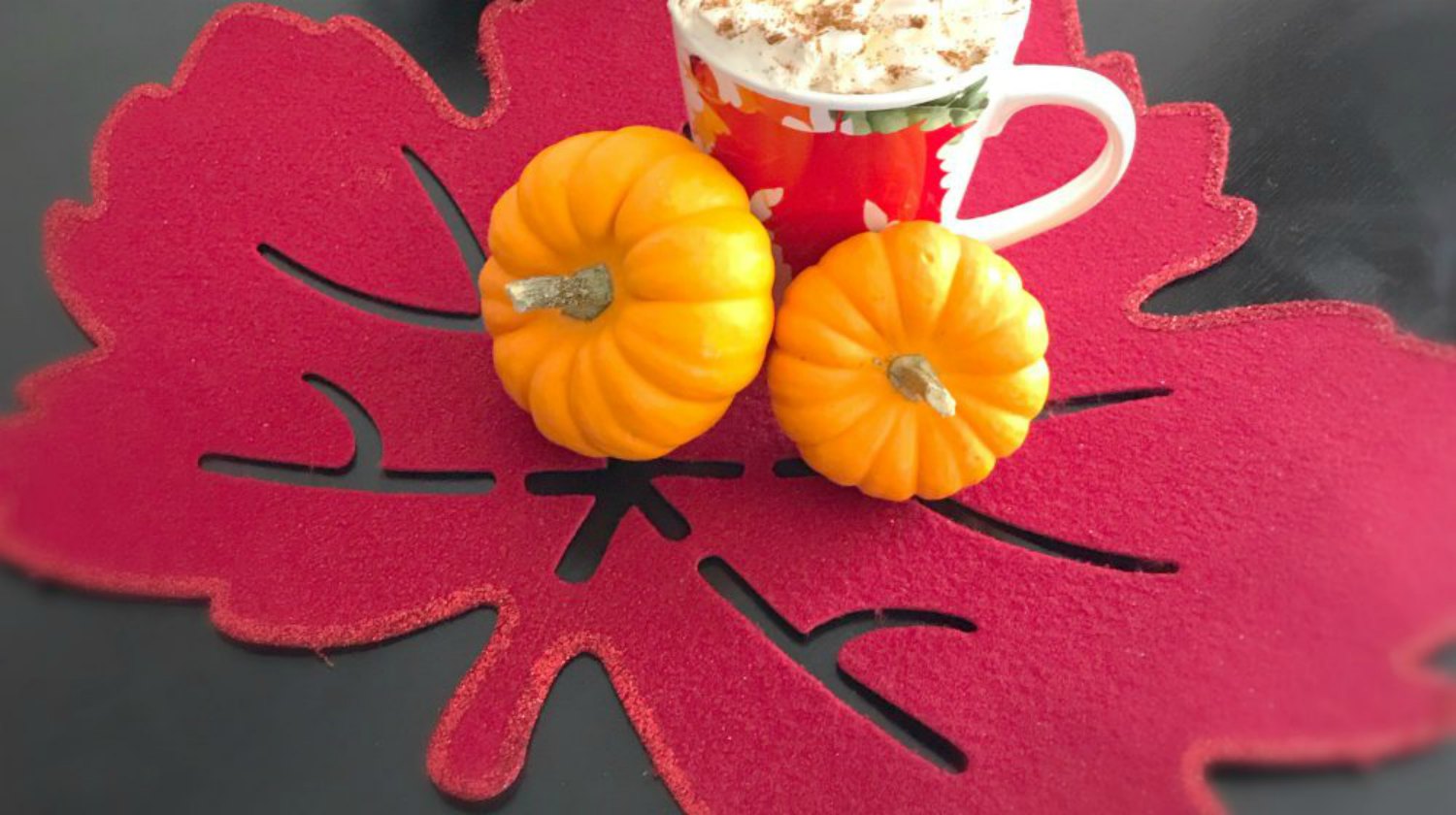 pumpkin spice latte on fall leaf placemat | DIY Placemat Ideas To Make Your Thanksgiving Table Stand Out | Placemat Ideas | homemade placemats ideas | Featured